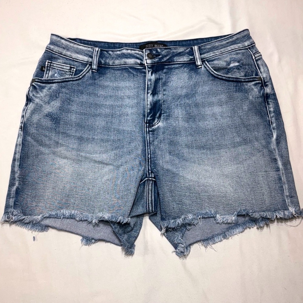 Judy Blue Denim Shorts Womens 2XL Light Blue Distressed Raw Hem JB150018 Summer